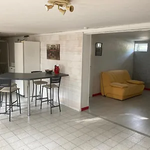 Appartement En Rez-de-chaussée De Maison, Montanay