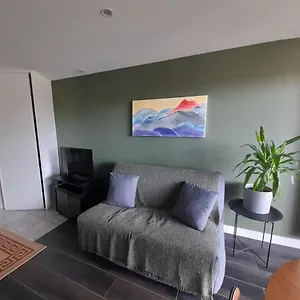 Appartement A 5 Mns Du Puy De Dome Avec Vue Imprenable Rez De Jardin 24m2 Neuf A Laschamps, Saint-Genès-Champanelle